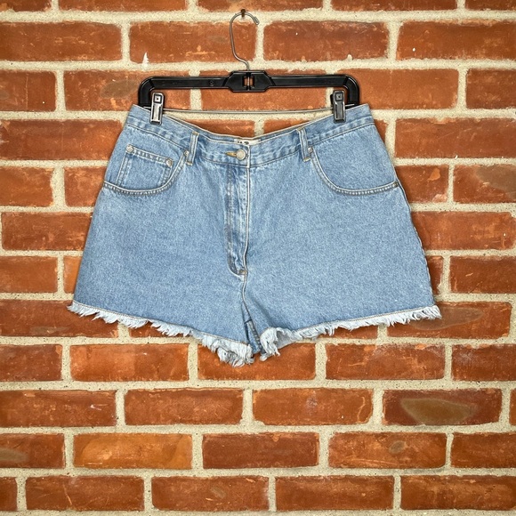 Vintage frayed edge denim shorts - Picture 3 of 6
